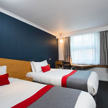 Holiday Inn Express Peterborough By Ihg Exterior photo