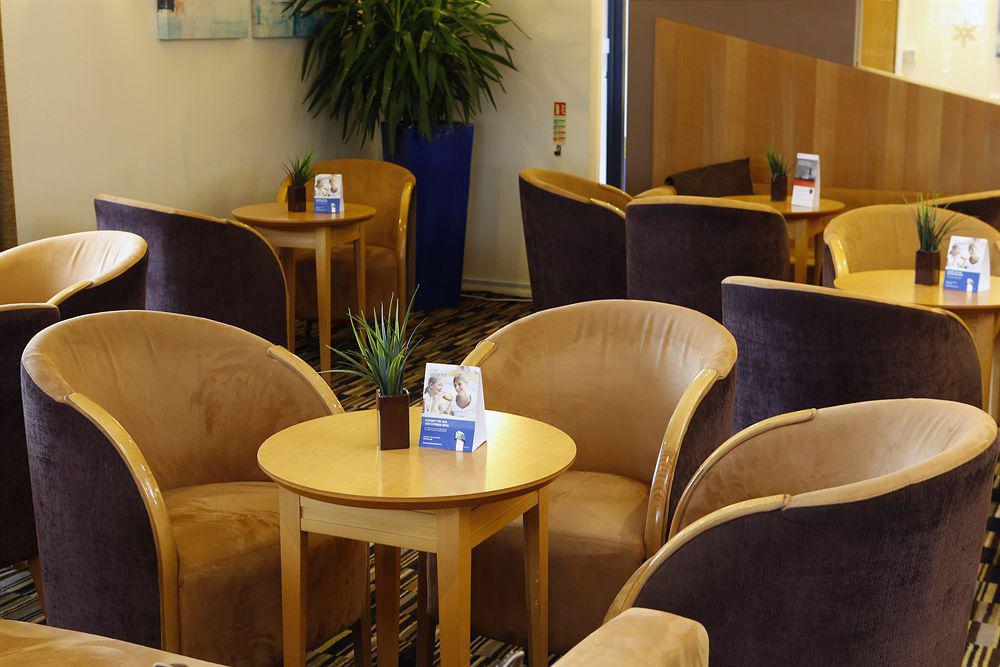 Holiday Inn Express Peterborough By Ihg Exterior photo