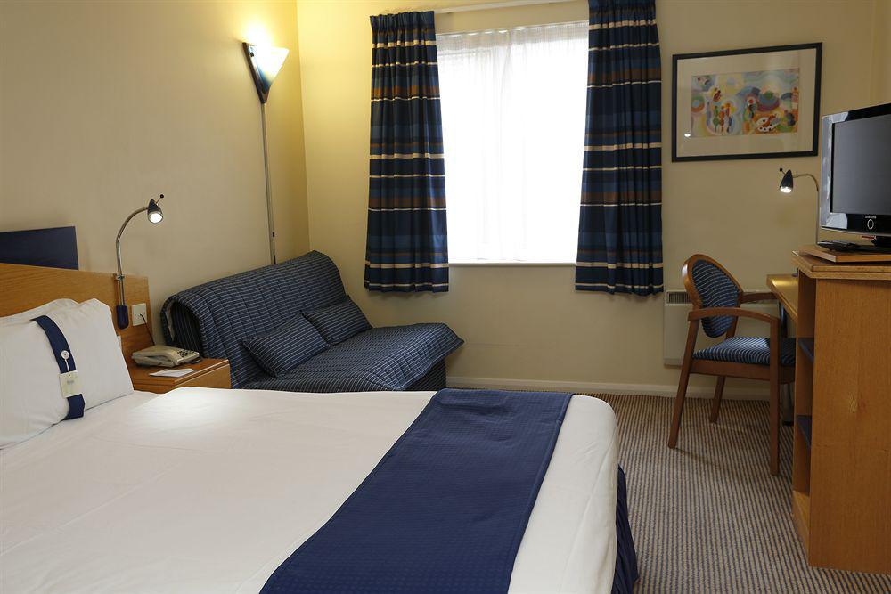 Holiday Inn Express Peterborough By Ihg Exterior photo