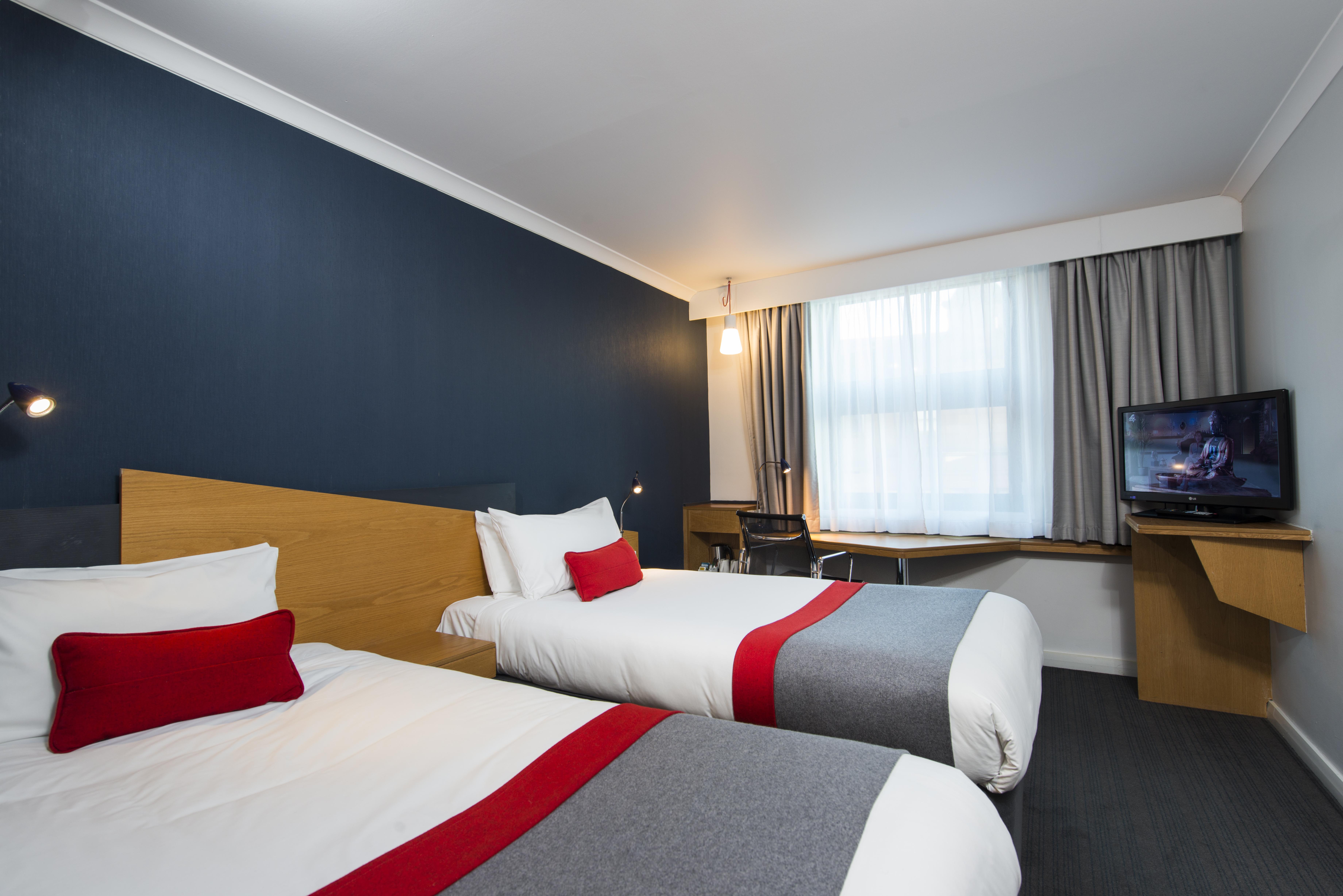 Holiday Inn Express Peterborough By Ihg Exterior photo