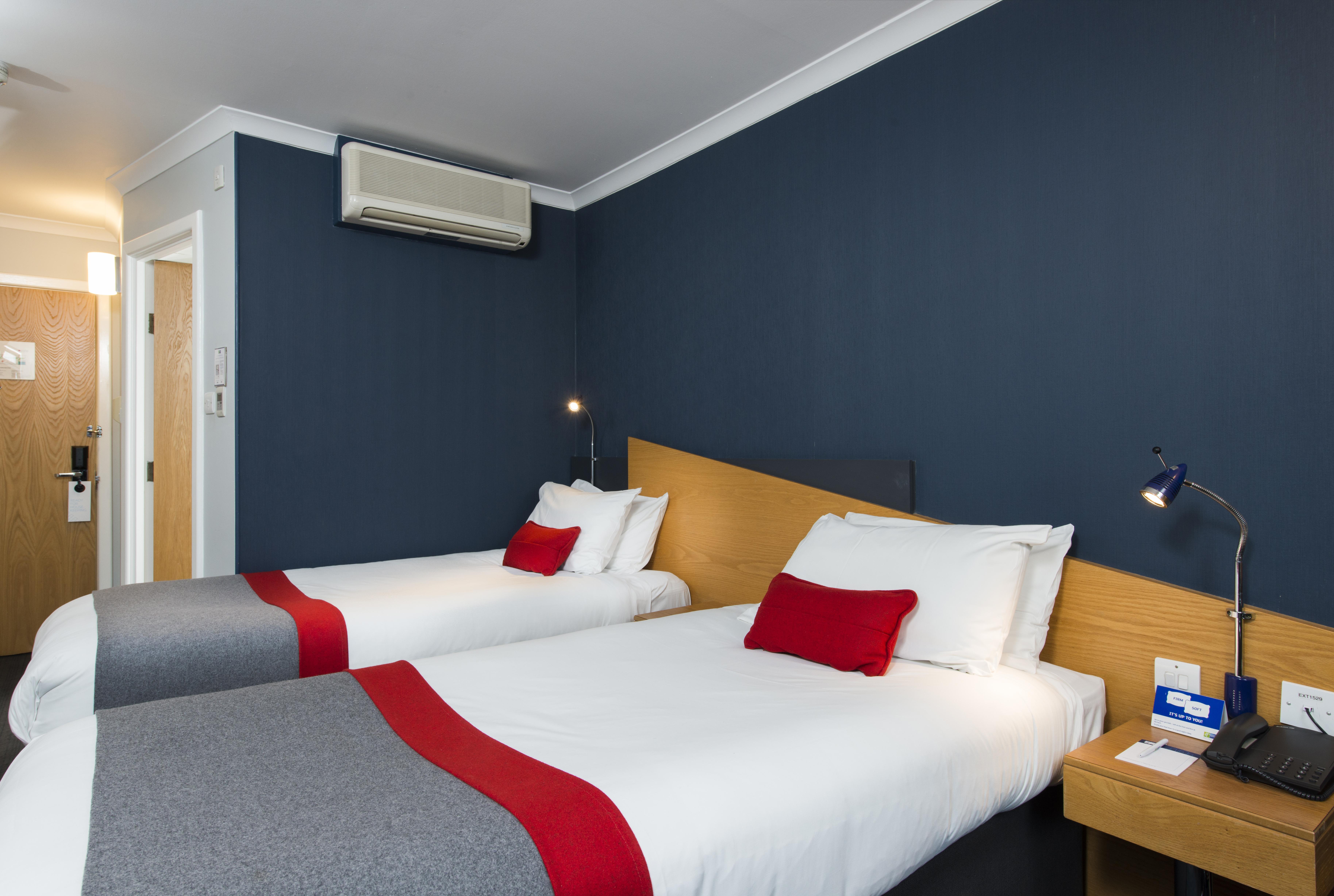Holiday Inn Express Peterborough By Ihg Exterior photo