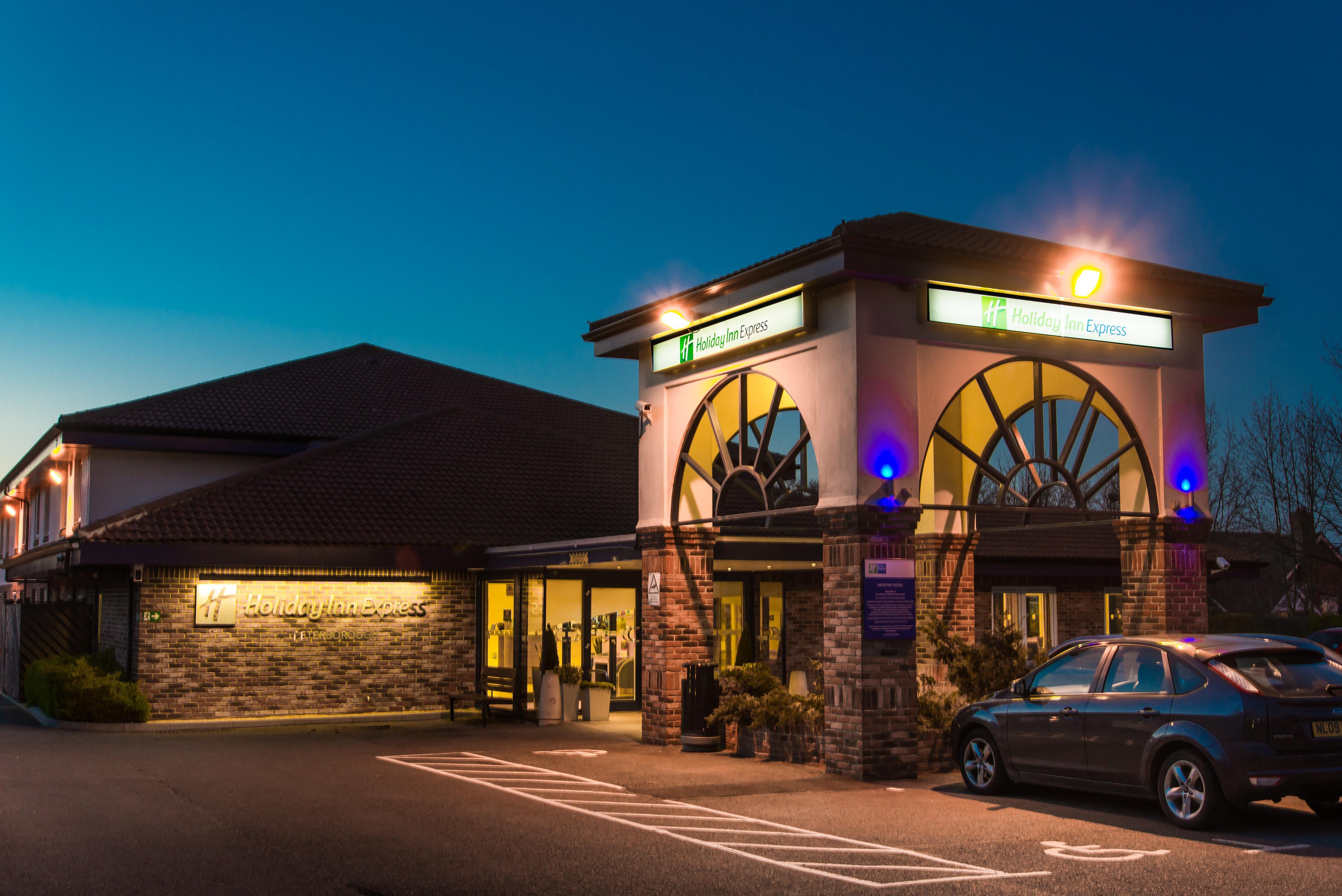 Holiday Inn Express Peterborough By Ihg Exterior photo