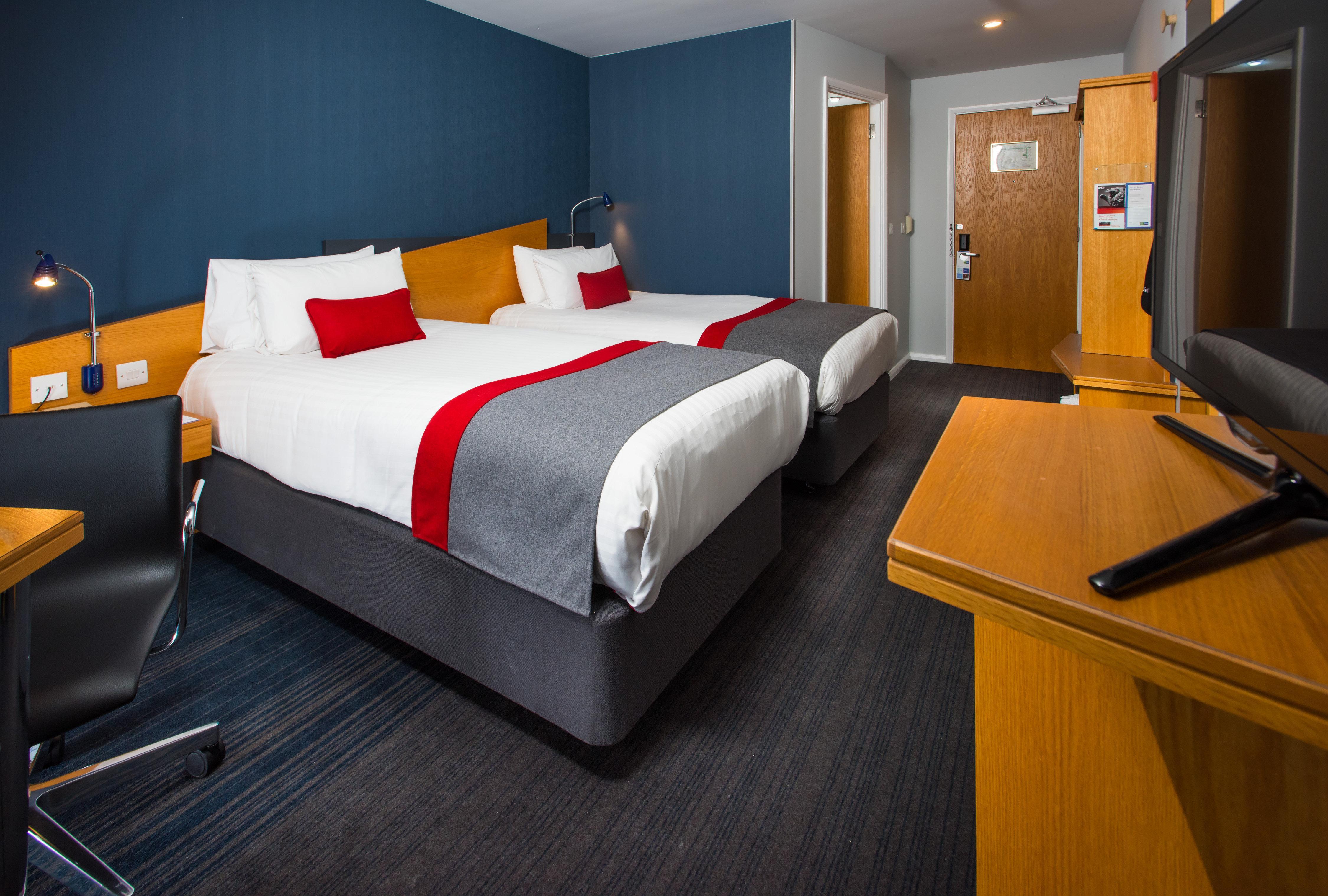 Holiday Inn Express Peterborough By Ihg Exterior photo
