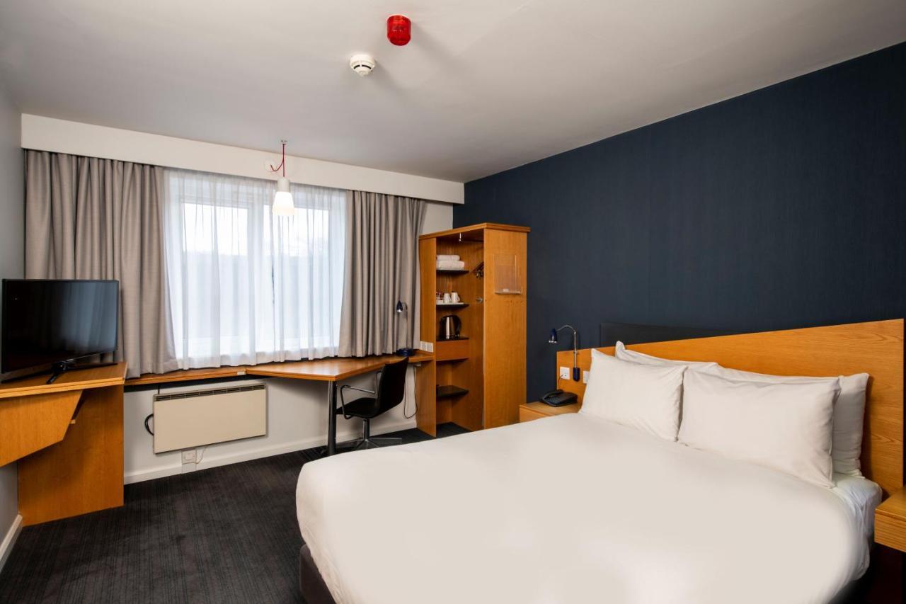 Holiday Inn Express Peterborough By Ihg Exterior photo