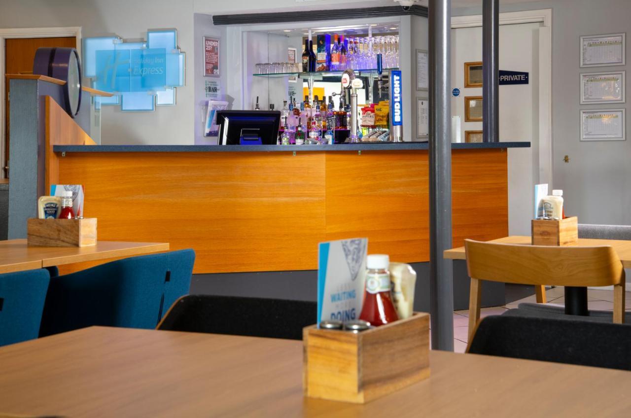 Holiday Inn Express Peterborough By Ihg Exterior photo