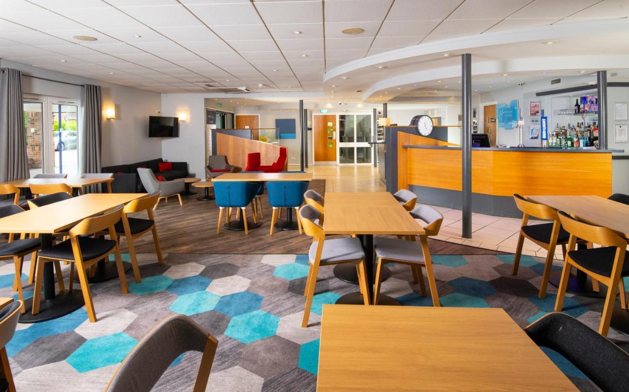 Holiday Inn Express Peterborough By Ihg Exterior photo