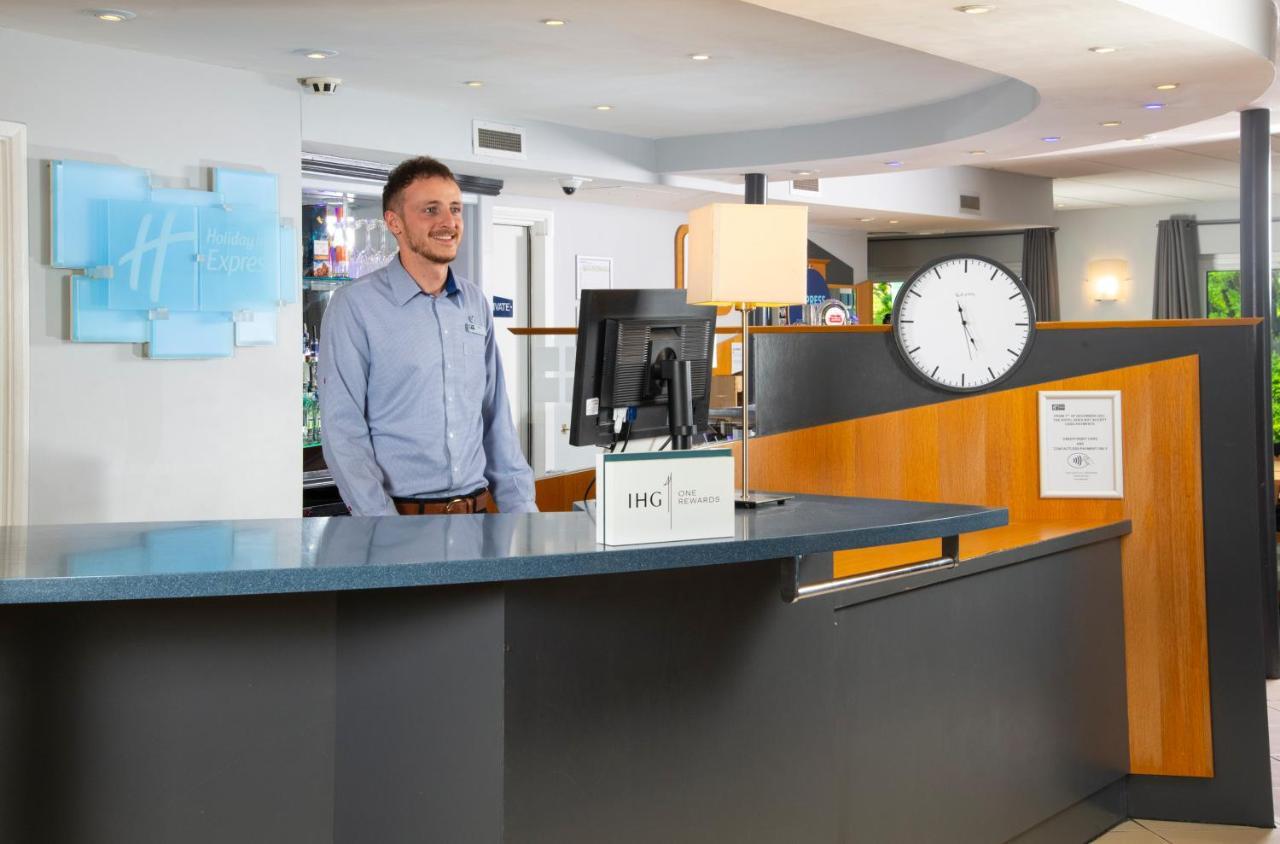 Holiday Inn Express Peterborough By Ihg Exterior photo