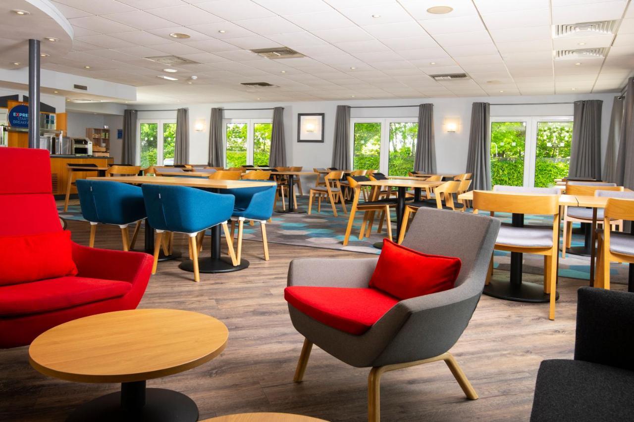 Holiday Inn Express Peterborough By Ihg Exterior photo