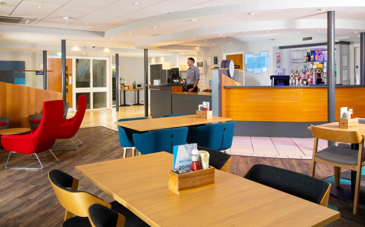 Holiday Inn Express Peterborough By Ihg Exterior photo