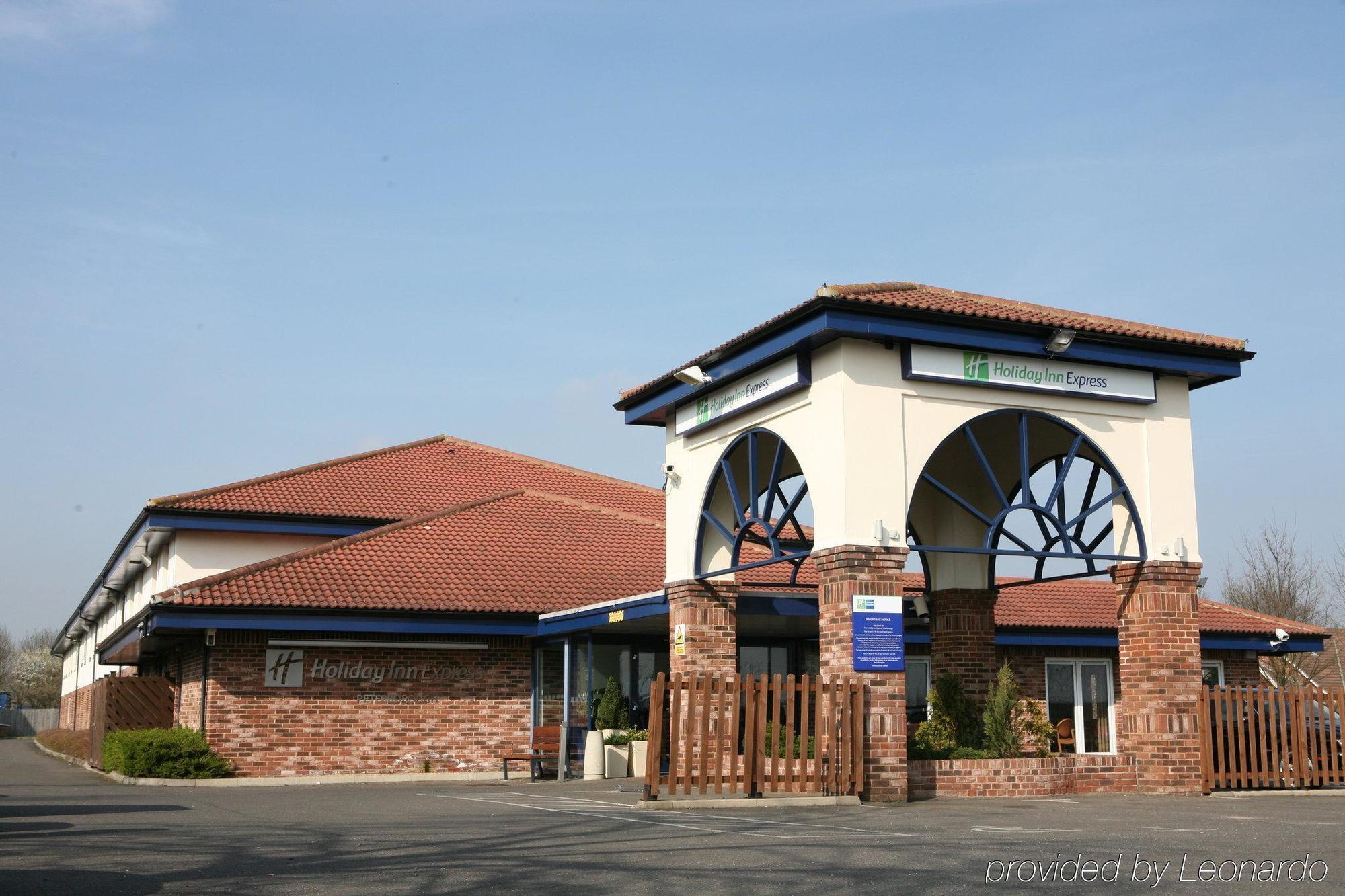 Holiday Inn Express Peterborough By Ihg Exterior photo