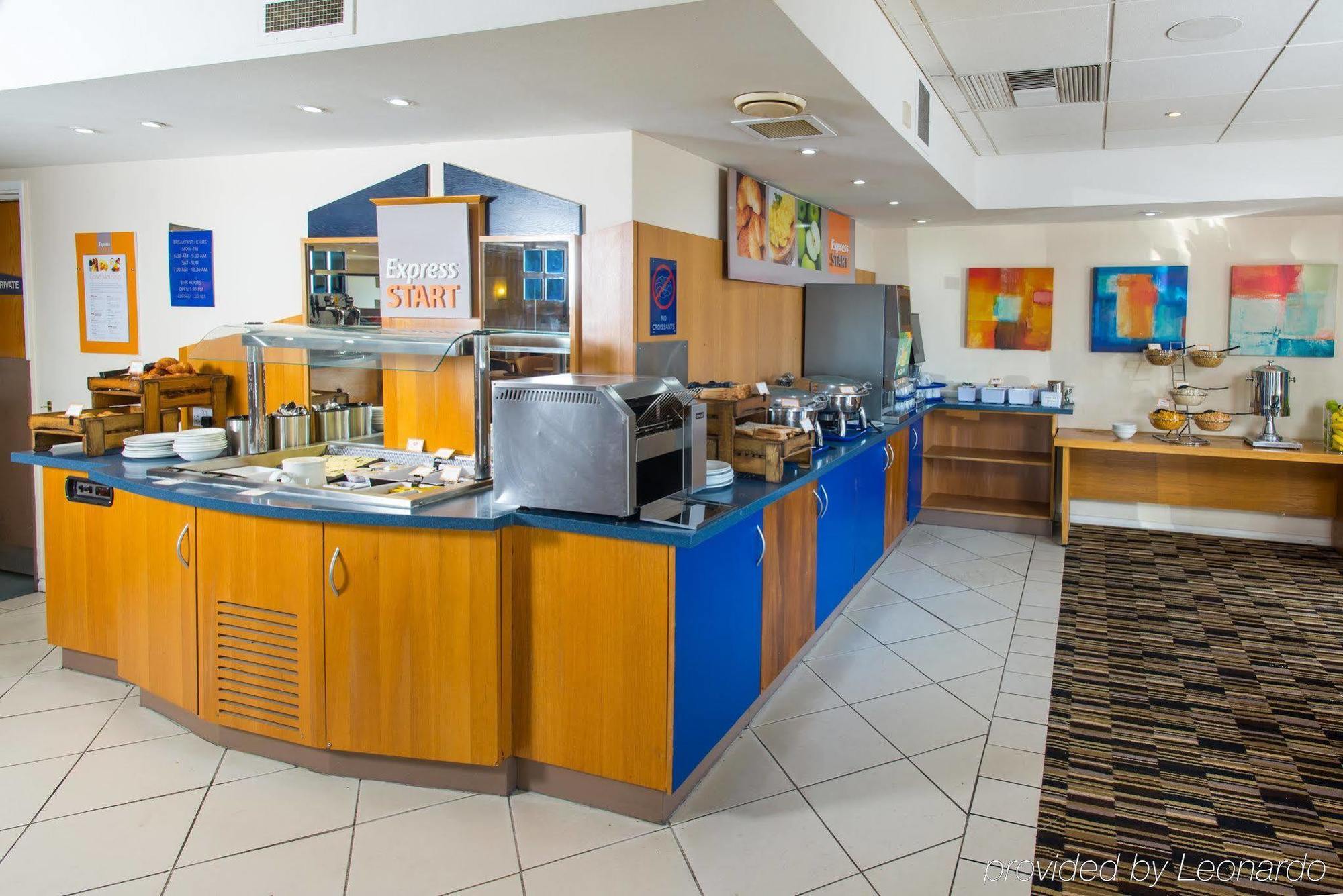 Holiday Inn Express Peterborough By Ihg Exterior photo